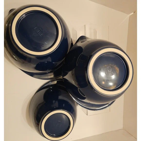 Williams Sonoma Navy Blue Melamine Nesting Mixing Bowls Set of 3 Pour Spout - Picture 5 of 9